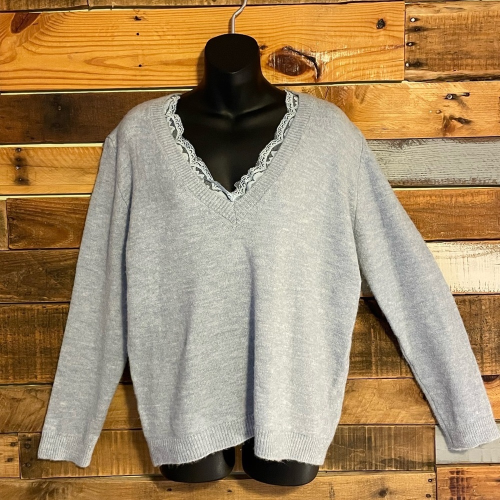 NWT Lauren Vidal V Neck Lace Trim Sweater